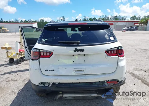 2023 Jeep Compass Altitude 4X4 z USA, uszkodzony, nr VIN 3C4NJDBN6PT530134